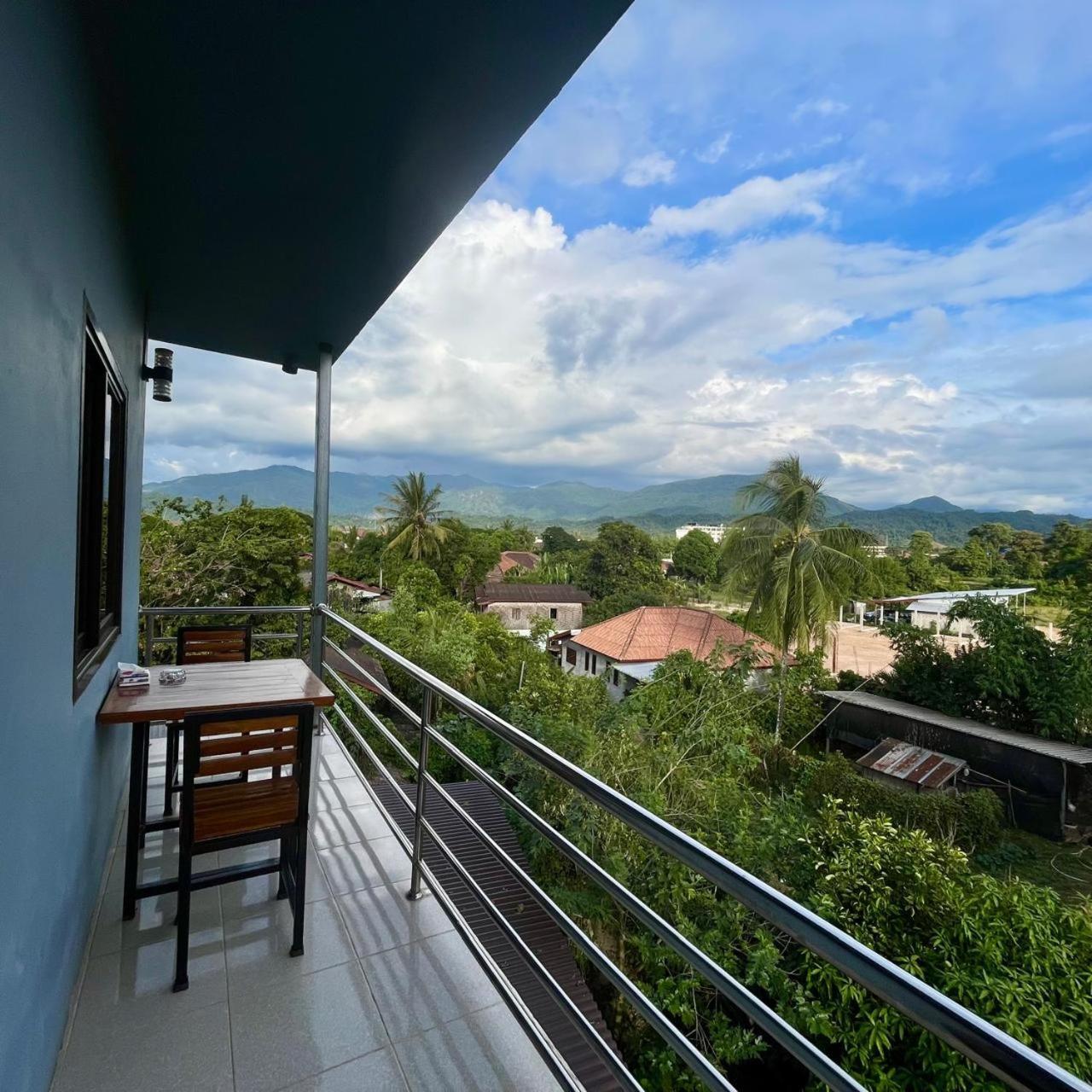 Smile Guesthouse Vangvieng วังเวียง ภายนอก รูปภาพ