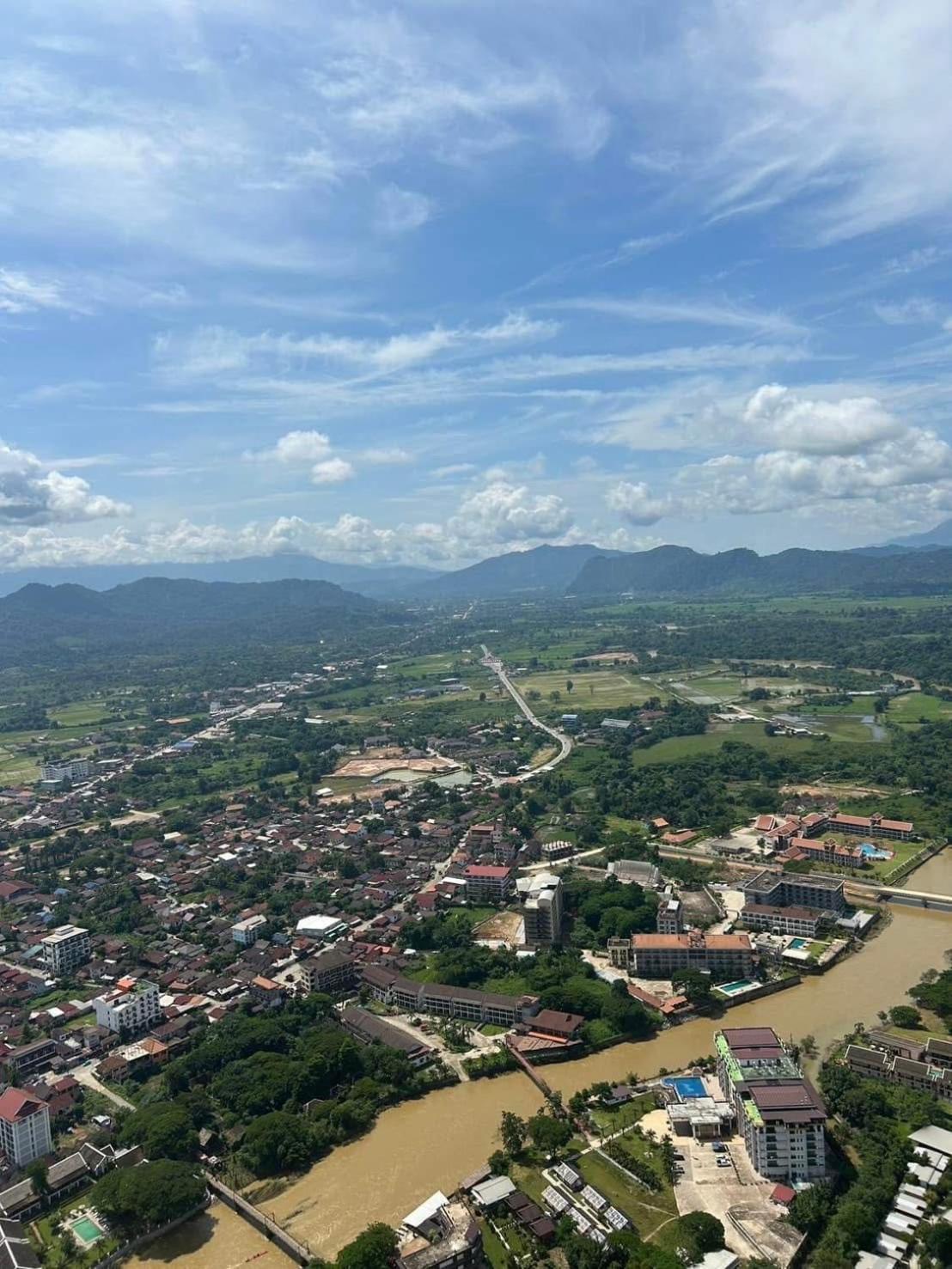 Smile Guesthouse Vangvieng วังเวียง ภายนอก รูปภาพ