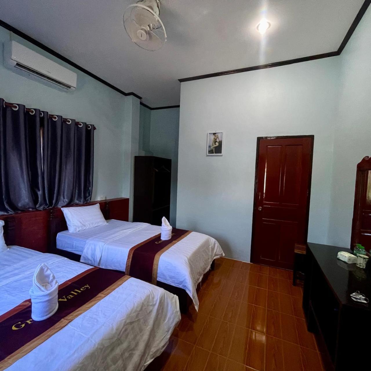 Smile Guesthouse Vangvieng วังเวียง ภายนอก รูปภาพ