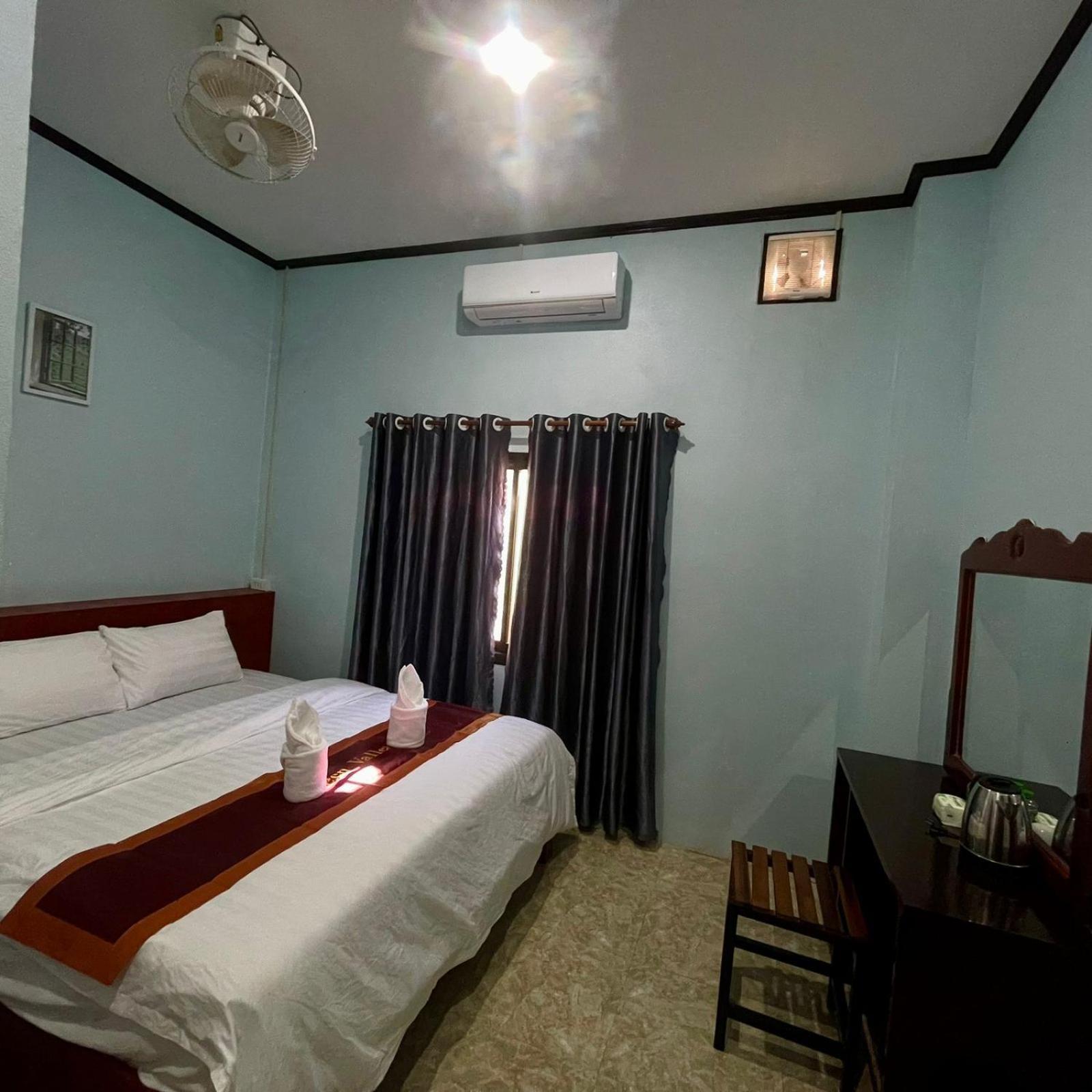 Smile Guesthouse Vangvieng วังเวียง ภายนอก รูปภาพ