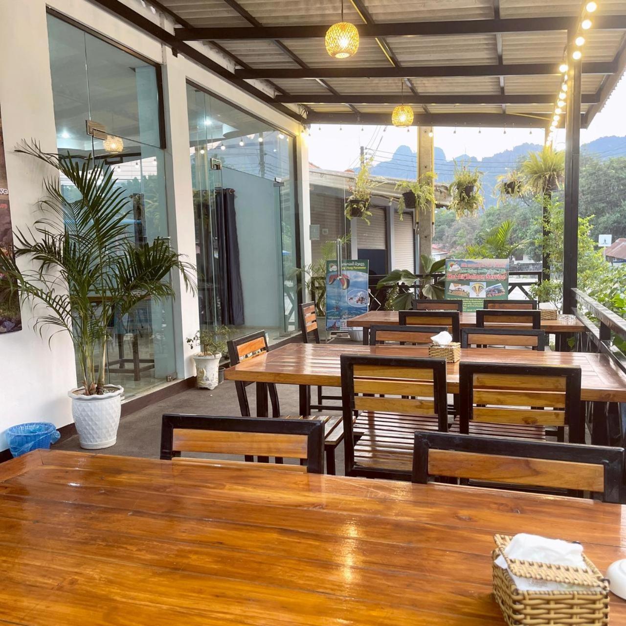 Smile Guesthouse Vangvieng วังเวียง ภายนอก รูปภาพ