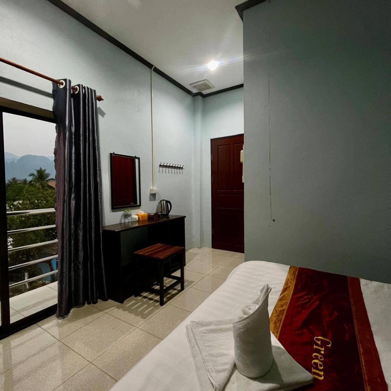 Smile Guesthouse Vangvieng วังเวียง ภายนอก รูปภาพ