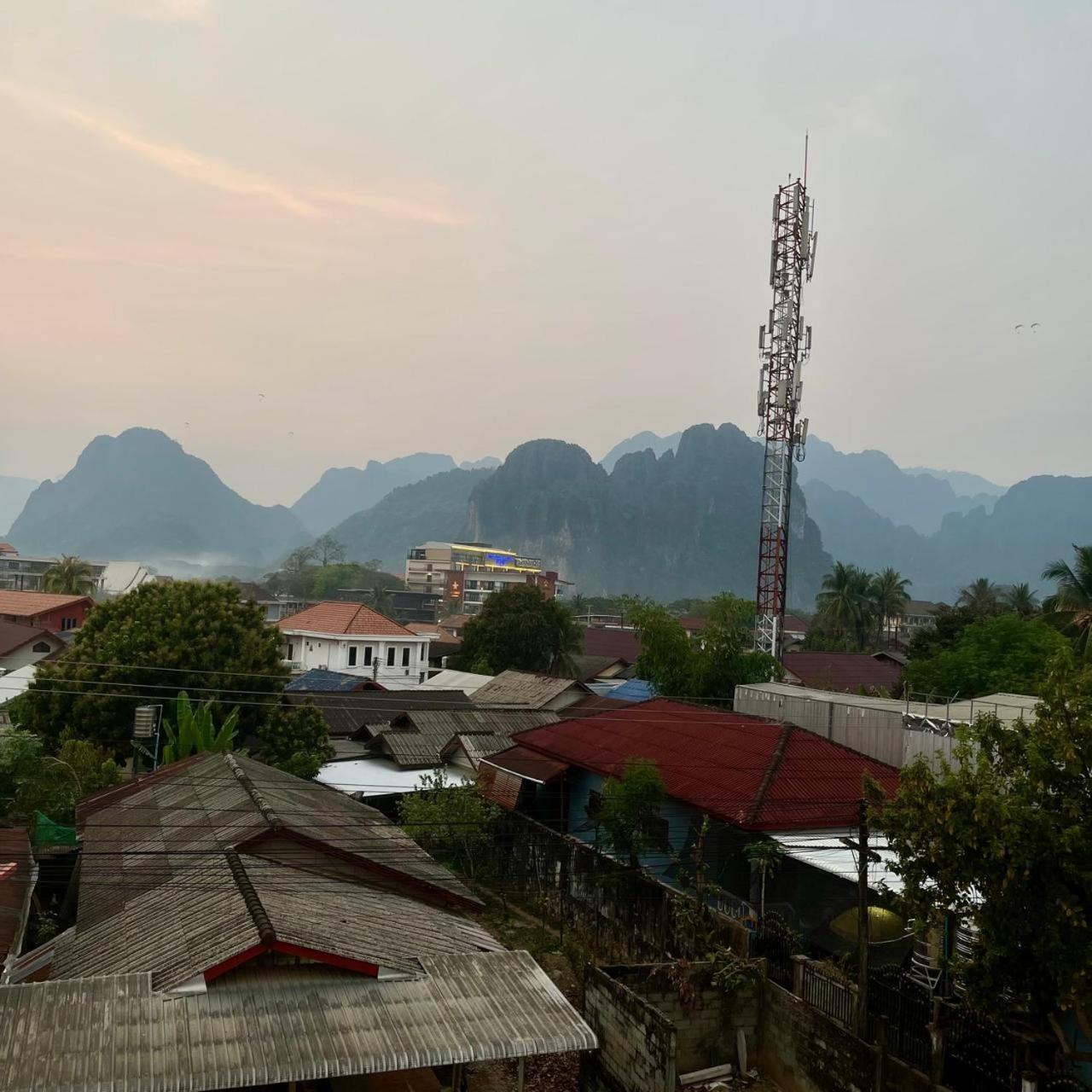 Smile Guesthouse Vangvieng วังเวียง ภายนอก รูปภาพ