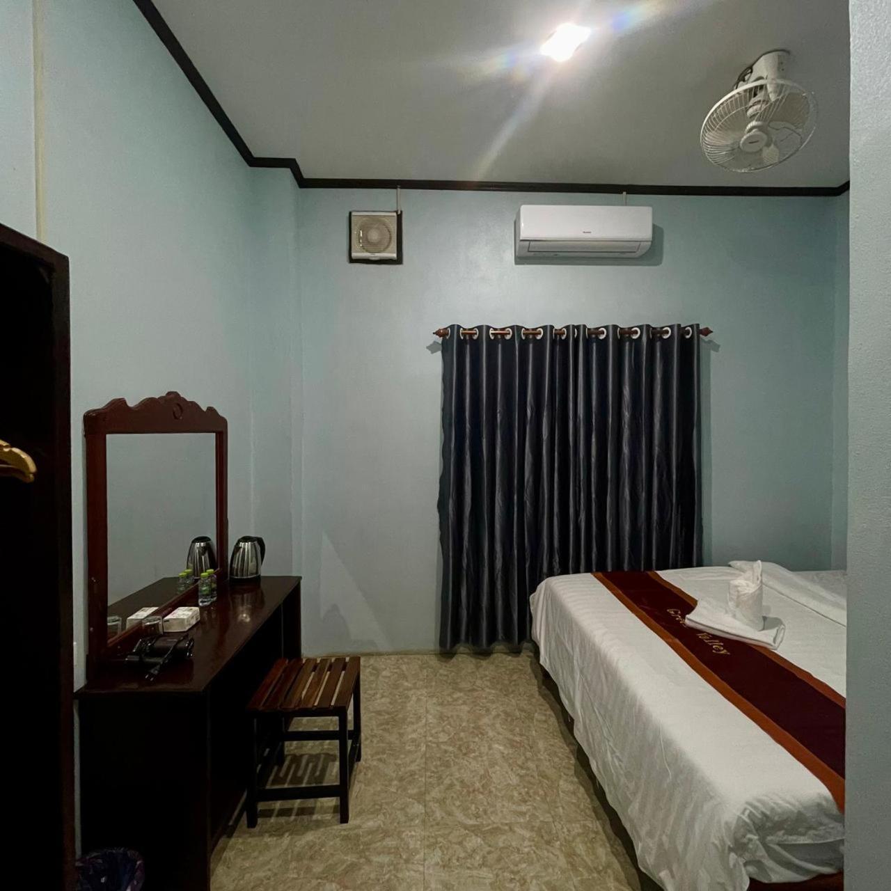 Smile Guesthouse Vangvieng วังเวียง ภายนอก รูปภาพ